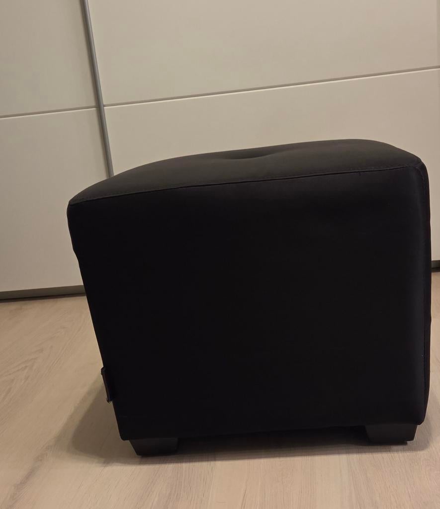 Twee nette hocker/poefs zwart Prominent, Minder dan 50 cm, Gebruikt, Vierkant, Minder dan 50 cm