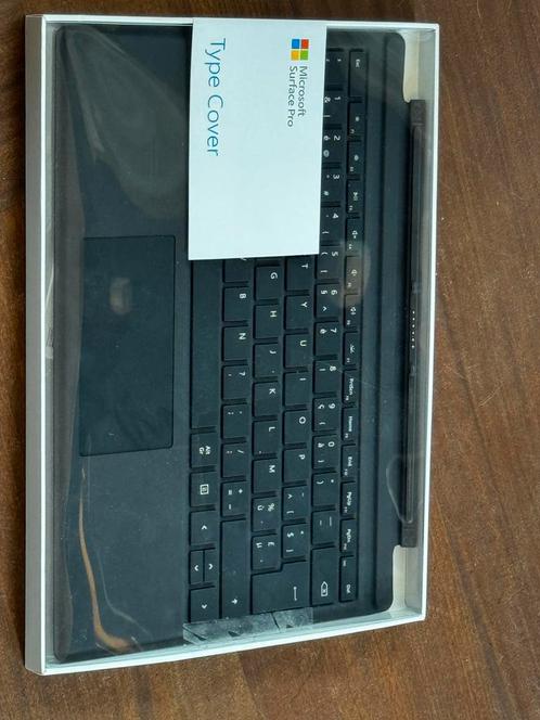Microsoft Surface Pro Type Cover AZERTY - Nieuw, Computers en Software, Toetsenborden, Nieuw, Azerty, Bedraad, Ophalen of Verzenden
