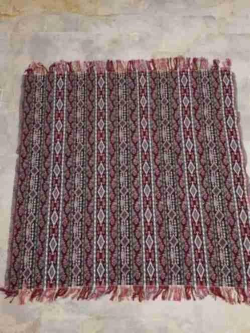 Kleed Tafelkleed bordeaux rood grijs tweezijdig franje, Antiek en Kunst, Antiek | Kleden en Textiel, Ophalen of Verzenden