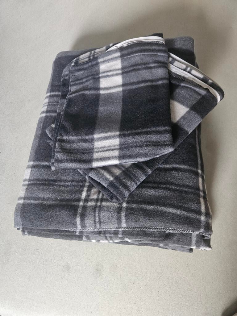 Fleece Dekbedovertrek 240x220 Grijs Geruit + Slopen, Dekbedovertrek, Ophalen of Verzenden, Grijs, Nieuw