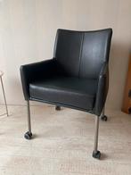 Zwarte leatherlook fauteuil, in goede staat, Huis en Inrichting, Stoelen, Ophalen, Overige materialen, Gebruikt, Zwart