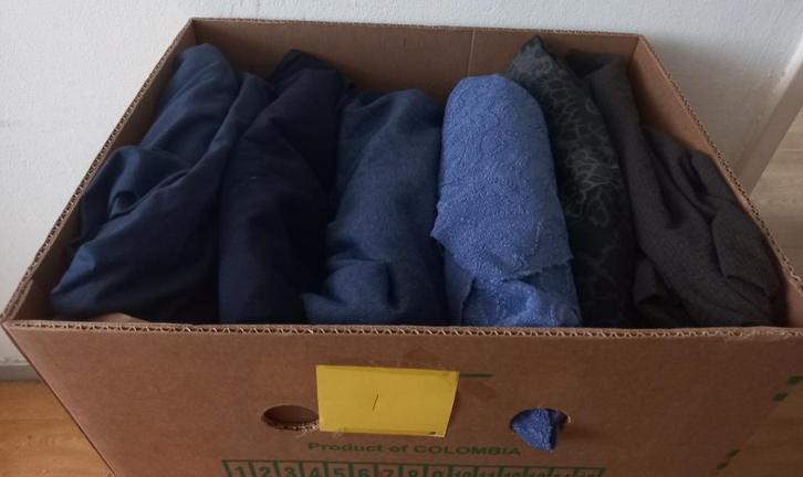 Dozen met diverse soorten mooie nieuwe naaistoffen GOEDKOOP, Hobby en Vrije tijd, Stoffen en Lappen, Nieuw, Katoen, 120 cm of meer
