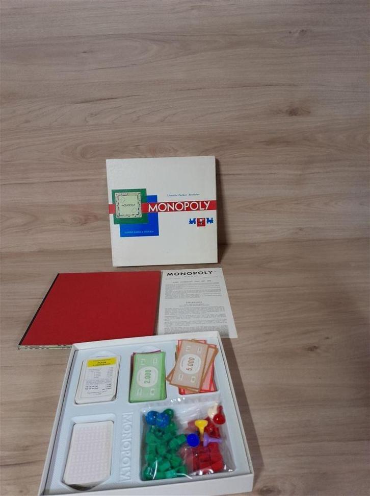 Monopoly vierkante doos - s1613, Hobby en Vrije tijd, Gezelschapsspellen | Bordspellen, Zo goed als nieuw, Ophalen of Verzenden