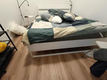 Wit IKEA bed met Matras 