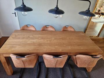 Teak houten tafel met 6 stoelen beschikbaar voor biedingen