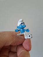 Voetbalsmurf, Albert Heijn 2008, kunststof 3.5x2x4cm, Verzamelen, Smurfen, Ophalen of Verzenden, Gebruikt, Overige Smurfen, Poppetje, Figuurtje of Knuffel