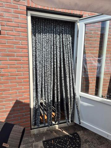 Nog prima kattenstaart vliegengordijn. 91,5x215 beschikbaar voor biedingen