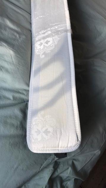 Liefdesbrug/Pont d’Amour beschikbaar voor biedingen