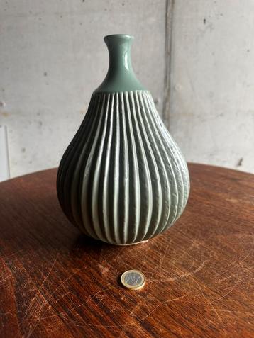 Design keramiek vaasje – Scandinavische stijl beschikbaar voor biedingen