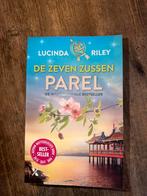 De Zeven Zussen - Parel, Lucinda Riley, Boeken, Romans, Ophalen of Verzenden, Zo goed als nieuw, Nederland