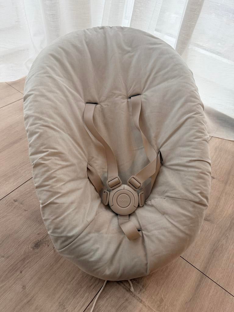 Stokke Nomi  - newborn set - babyzitje, Ophalen of Verzenden, Zo goed als nieuw, Meegroeistoel, Gordel(s)
