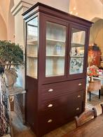 Antieke franse vitrine kast met 3 lades, burgundy, landelijk
