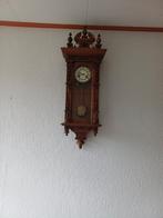 Antieke Wandklok met Houtsnijwerk, Ophalen of Verzenden