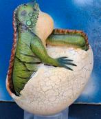 Lizard crowls out the egg. 14/15 cm.    Sign., Verzamelen, Dierenverzamelingen, Ophalen, Zo goed als nieuw, Reptiel of Amfibie