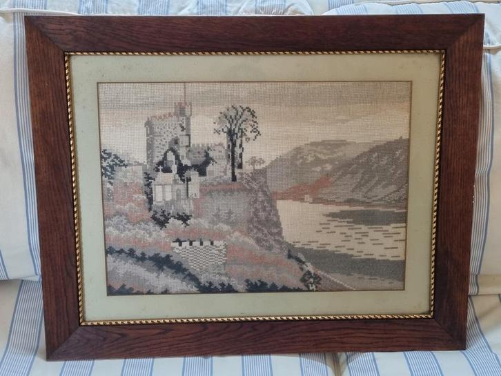 Petit Point Schilderij - Kasteel Landschap, Antiek en Kunst, Antiek | Kleden en Textiel, Ophalen