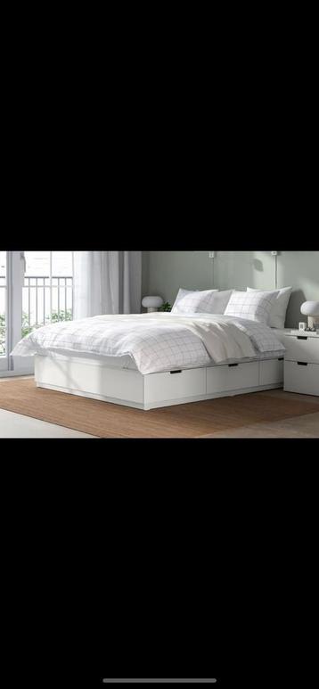 Wit bed met lade