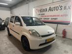 Daihatsu Sirion 1.0 51KW 2007 Wit, Auto's, Voorwielaandrijving, Elektrische ramen, Wit, Bedrijf