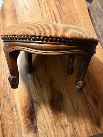 Houten vintage voetenbankje   zie tekst beschikbaar voor biedingen
