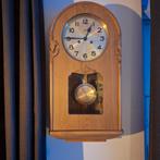 Mooie klok met sleutel voor opwinden, Antiek en Kunst, Antiek | Klokken, Ophalen of Verzenden