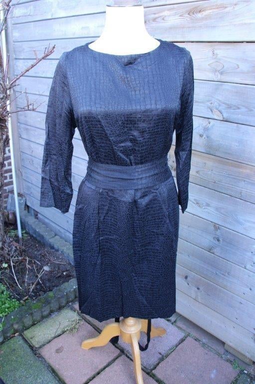 Jurk zwart bewerkt Sey Studio ( Purdey) mt 42 Vaste prijs, Kleding | Dames, Jurken, Zo goed als nieuw, Maat 42/44 (L), Zwart, Knielengte