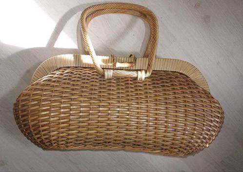 *Vintage ovalen rieten rotan handtas met binnenkant jute, Sieraden, Tassen en Uiterlijk, Tassen | Damestassen, Gebruikt, Handtas