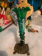 Groene glazen mary gregory vaasjes met engel, Ophalen of Verzenden