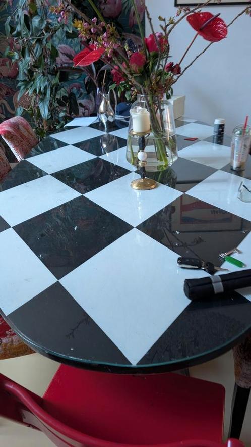 Massief hout met een op maat gemaakte glazen toplaag, Antiek en Kunst, Antiek | Meubels | Tafels, Ophalen of Verzenden
