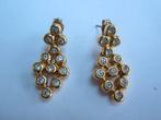 Leuke goudgekleurde oorbellen met strass, Overige materialen, Hangers, Ophalen of Verzenden, Zo goed als nieuw