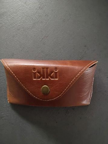 Brillen etui  beschikbaar voor biedingen