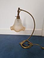 Art nouveau tafellamp antiek met mooie leliekap glas messing, Antiek en Kunst, Antiek | Lampen, Ophalen of Verzenden