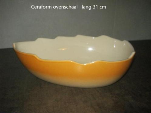ovenschaal, half ei - blad vorm, Ceraform schaal, oker geel, Huis en Inrichting, Keuken | Servies, Schaal of Schalen, Keramiek