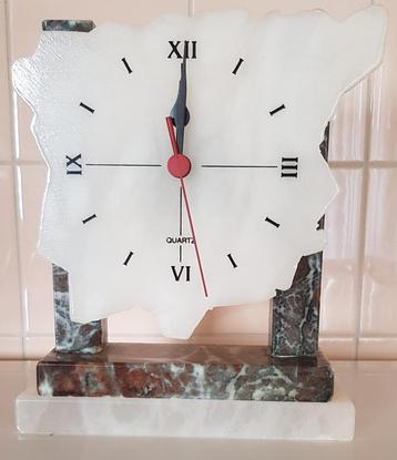 Vintage marmeren klok. beschikbaar voor biedingen