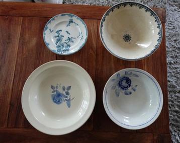 blauw witte schalen beschikbaar voor biedingen