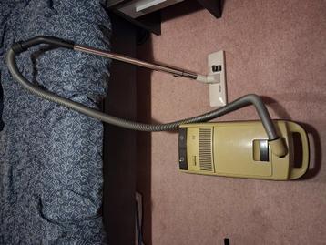 Miele S220 De Luxe. beschikbaar voor biedingen