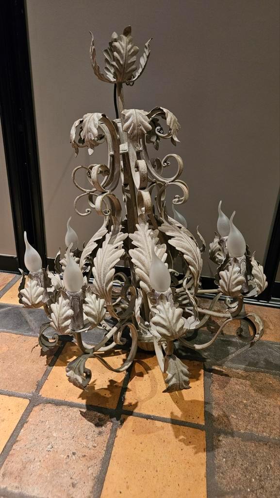 Sober Landelijke Kroonluchter 8-arms Flamant, Huis en Inrichting, Lampen | Kroonluchters, Gebruikt, Metaal, Ophalen