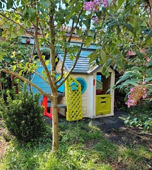 Smoby gardenhouse-speelhuis met picnictafel en mini keuken, Kinderen en Baby's, Speelgoed | Buiten | Speelhuisjes, Gebruikt, Kunststof