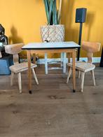 Vintage tafeltje met stoelen, Huis en Inrichting, Ophalen of Verzenden, Zo goed als nieuw, Rechthoekig, 50 tot 100 cm