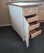 Apart brocante kast met vier laden en houtbewerking, Antiek en Kunst, Ophalen