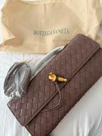 Bottega Veneta andiamo clutch nieuw, Sieraden, Tassen en Uiterlijk, Tassen | Damestassen, Ophalen of Verzenden, Zo goed als nieuw