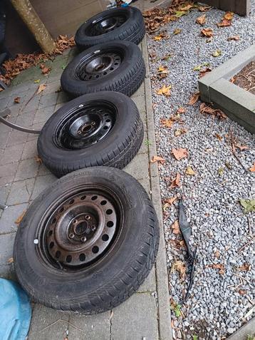 Winterbanden op stalen velg hyundai ix35 beschikbaar voor biedingen
