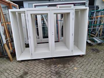 Pui met dubbele tuindeuren en zijlichten  beschikbaar voor biedingen