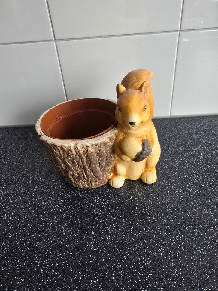 leuke bloempot met eekhoorn, Tuin en Terras, Bloempotten, Gebruikt, Aardewerk, Minder dan 40 cm, Minder dan 25 cm, Rond, Ophalen of Verzenden