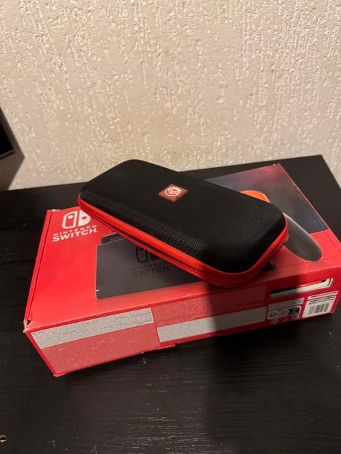 Nintendo switcht + extra’s, Spelcomputers en Games, Spelcomputers | Nintendo Switch, Zo goed als nieuw, Switch 2019 Upgrade, Met 2 controllers