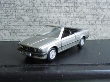 BMW 3 serie cabriolet E30.  Model van het merk gama. Model n beschikbaar voor biedingen