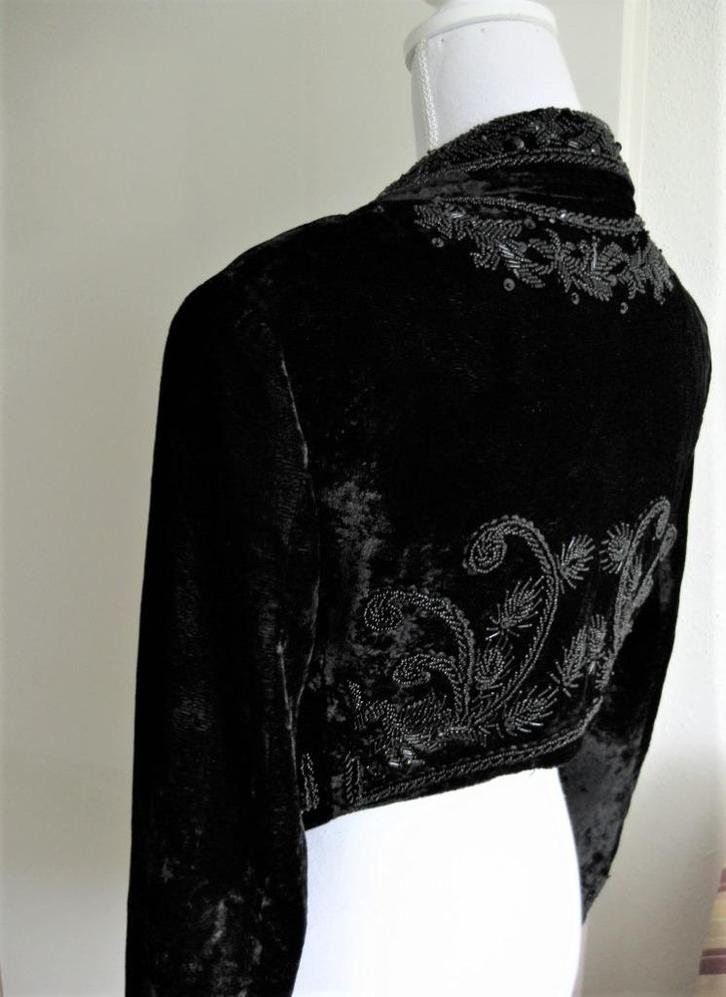 Bolero jasje velours hand- geborduurd maat M kerst, Kleding | Dames, Jasjes, Kostuums en Pakken, Zo goed als nieuw, Jasje, Maat 38/40 (M)