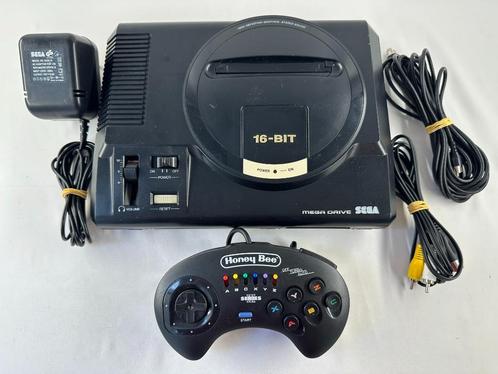 SEGA Mega Drive 16-bit spelcomputer + Controller en kabels, Spelcomputers en Games, Spelcomputers | Sega, Gebruikt, Mega Drive