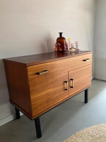 Midcentury vintage teak ladekast beschikbaar voor biedingen