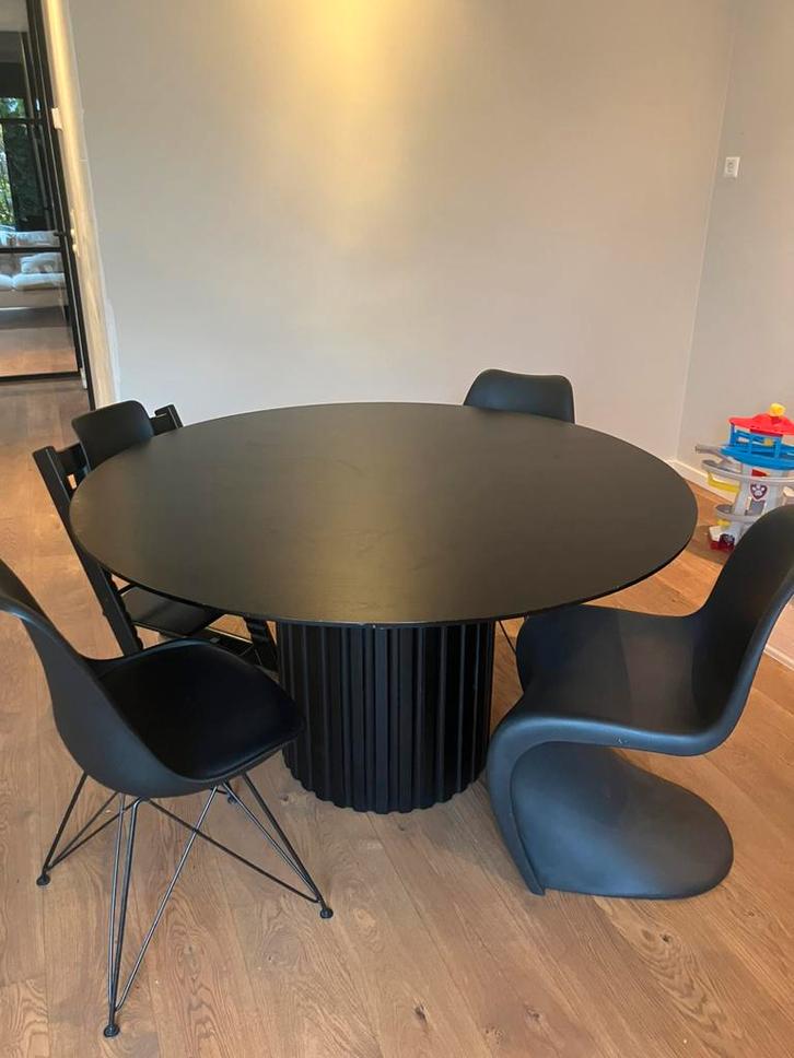 HKliving Pillar Eettafel - Ø 140 cm - Zwart, Huis en Inrichting, Tafels | Eettafels, Zo goed als nieuw, 100 tot 150 cm, 100 tot 150 cm