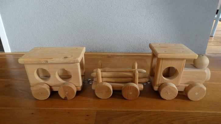 Houten trein, 3-delig (met wat losse bomen), Kinderen en Baby's, Speelgoed | Houten speelgoed, Zo goed als nieuw, Duw- of Trekspeelgoed