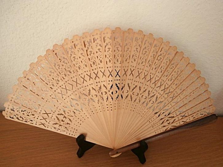 Hand Waaier Bamboe 1975 Japan, Antiek en Kunst, Curiosa en Brocante, Verzenden